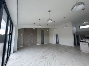 Photo 27- click for photo gallery